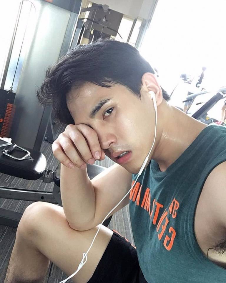 ชายมากมายหลายเข่ง08