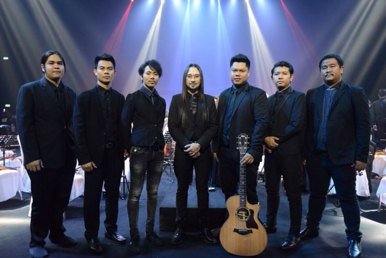 คำสอนของ "พ่อ" สู่เพลง "มองบนฟ้า"