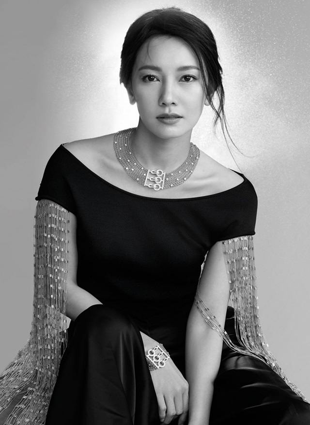 นุ่น-วรนุช @ Vogue Thailand vol.4 no.46 November 2016