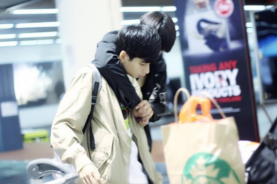 เบื่อความน่ารัก!! ห่างๆ กันบ้างก็ได้ ""โอม & เต้ย"" คู่จิ้นฟินเว่อร์แห่งปี