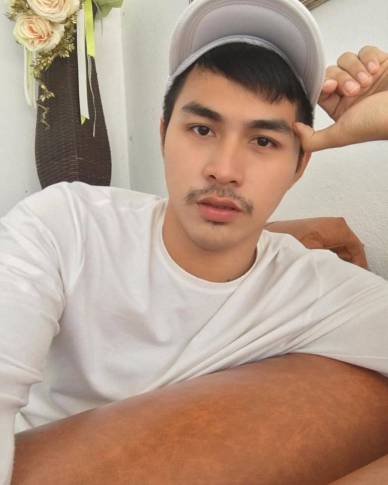 ครูขาหนูเหงา  ครูหล่อบอกต่อ