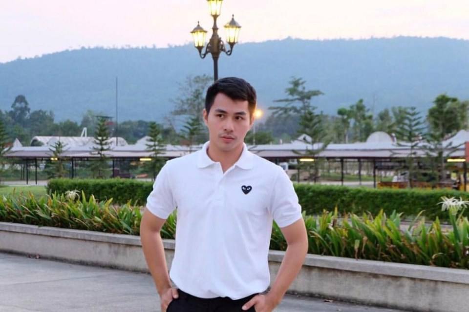 ครูขาหนูเหงา  ครูหล่อบอกต่อ
