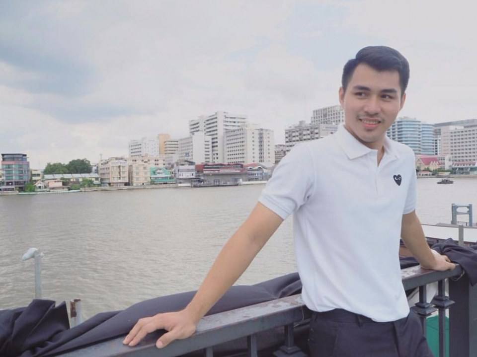 ครูขาหนูเหงา  ครูหล่อบอกต่อ