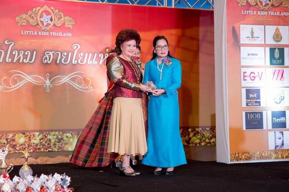 เชิญร่วมประกวดแฟชั่นโชว์ราตรีผ้าไหมสายใยแห่งรักประจำปี2560