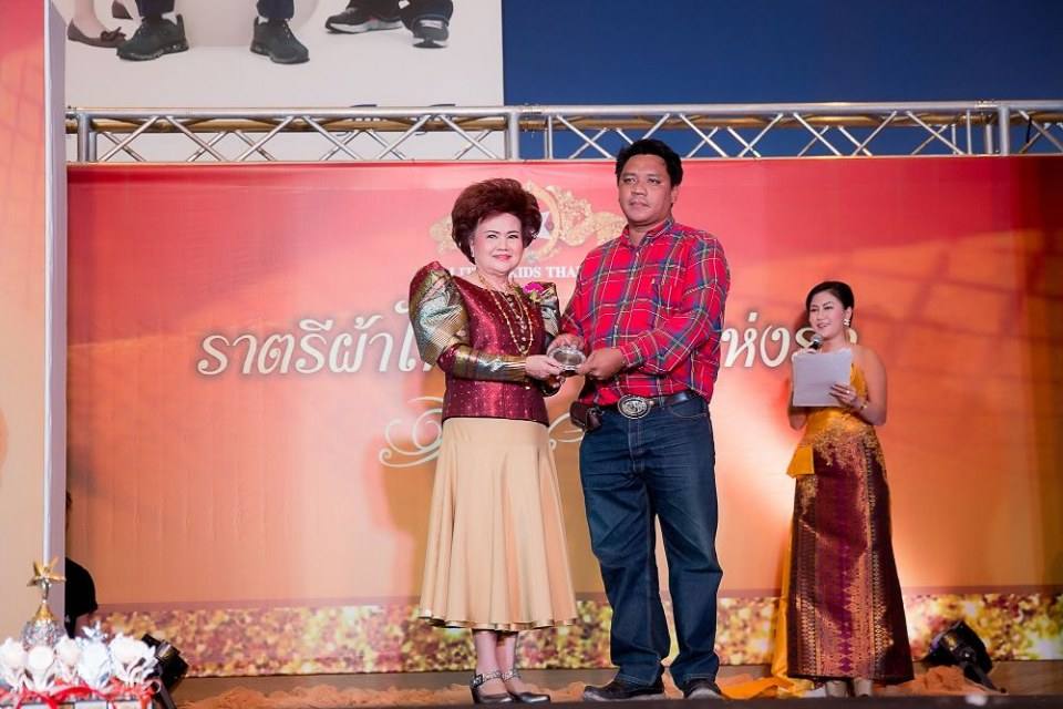 เชิญร่วมประกวดแฟชั่นโชว์ราตรีผ้าไหมสายใยแห่งรักประจำปี2560