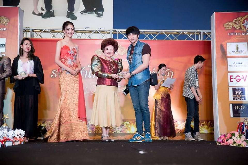 เชิญร่วมประกวดแฟชั่นโชว์ราตรีผ้าไหมสายใยแห่งรักประจำปี2560