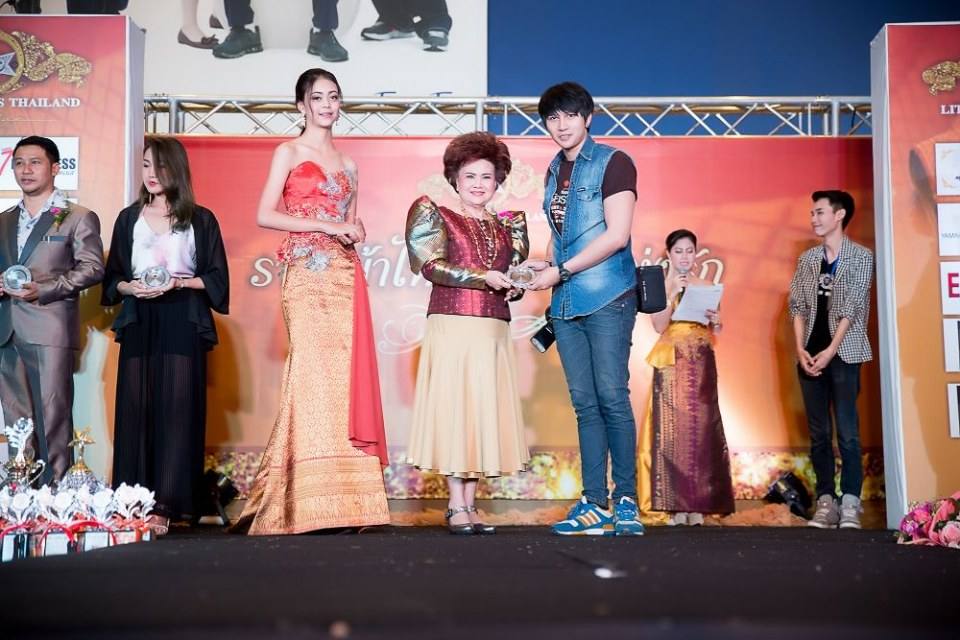 เชิญร่วมประกวดแฟชั่นโชว์ราตรีผ้าไหมสายใยแห่งรักประจำปี2560