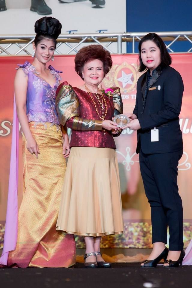 เชิญร่วมประกวดแฟชั่นโชว์ราตรีผ้าไหมสายใยแห่งรักประจำปี2560