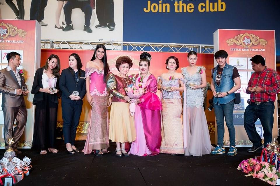 เชิญร่วมประกวดแฟชั่นโชว์ราตรีผ้าไหมสายใยแห่งรักประจำปี2560