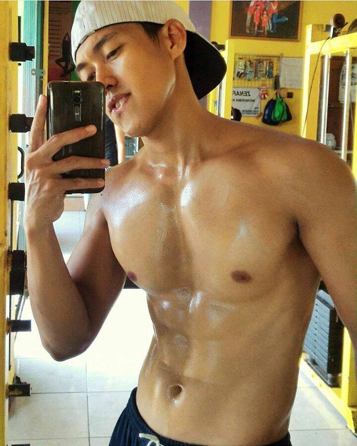 30ปู้มีเป๋าตุง!!! งานกล้ามปูก็มา&hellip; อื้มหืม!!! ฟิกหมอนไปอีก กัดปากไปหนึ่งที..หากะลามังมารอได้เลย!?