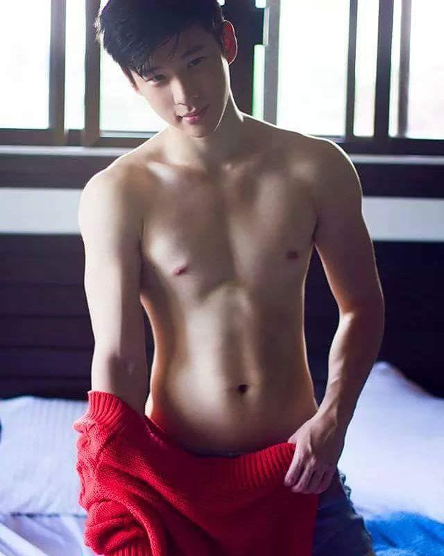 30ปู้มีเป๋าตุง!!! งานกล้ามปูก็มา&hellip; อื้มหืม!!! ฟิกหมอนไปอีก กัดปากไปหนึ่งที..หากะลามังมารอได้เลย!?