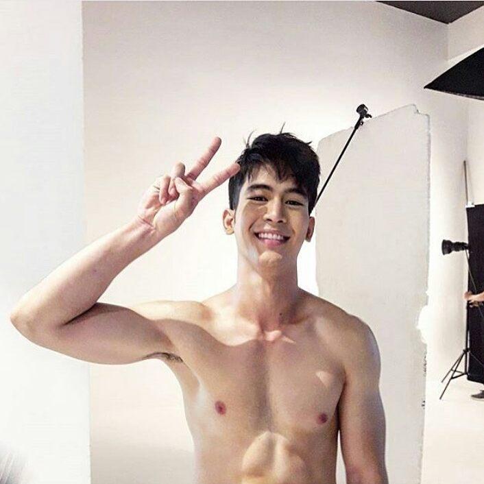 30ปู้มีเป๋าตุง!!! งานกล้ามปูก็มา&hellip; อื้มหืม!!! ฟิกหมอนไปอีก กัดปากไปหนึ่งที..หากะลามังมารอได้เลย!?