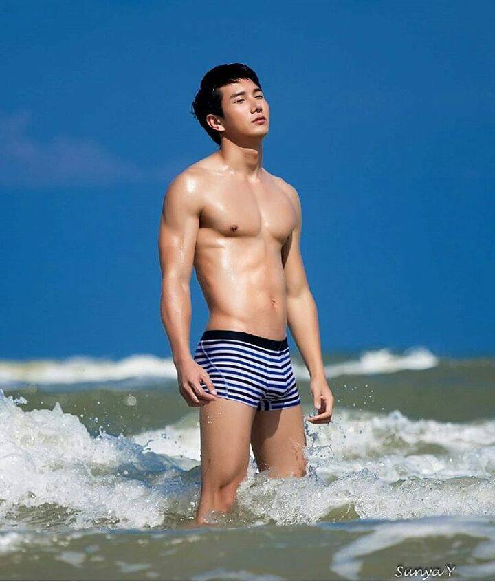 30ปู้มีเป๋าตุง!!! งานกล้ามปูก็มา&hellip; อื้มหืม!!! ฟิกหมอนไปอีก กัดปากไปหนึ่งที..หากะลามังมารอได้เลย!?