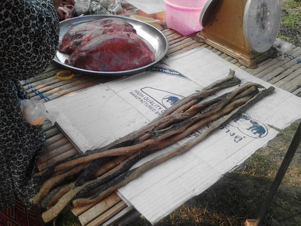 ตลาดบ้านโนนตูม ผึ่งแดด มุกดาหาร