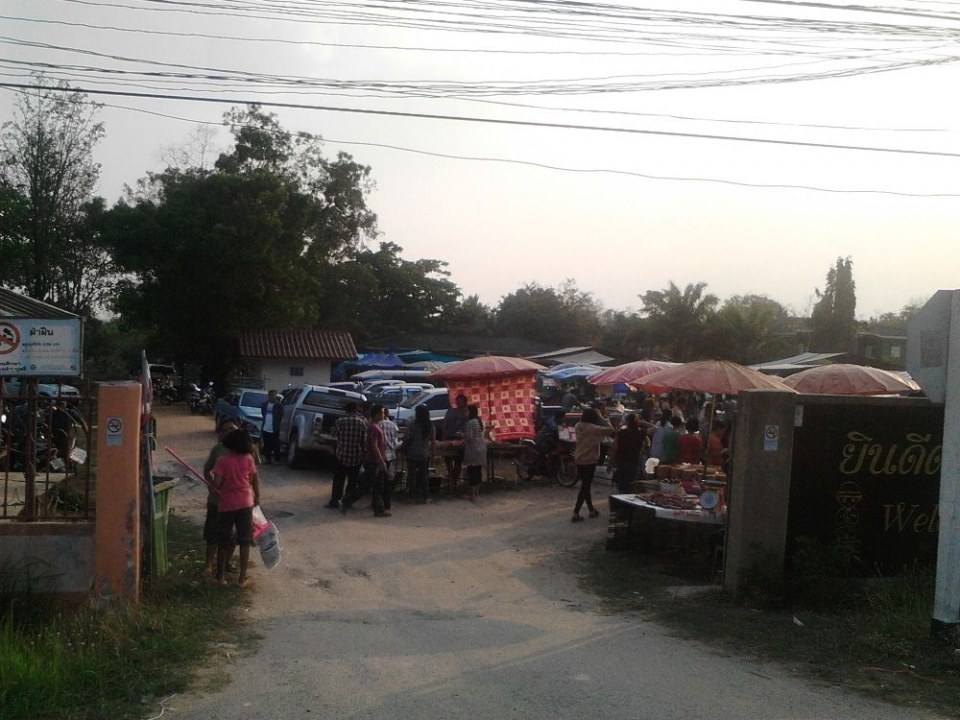 ตลาดบ้านโนนตูม ผึ่งแดด มุกดาหาร