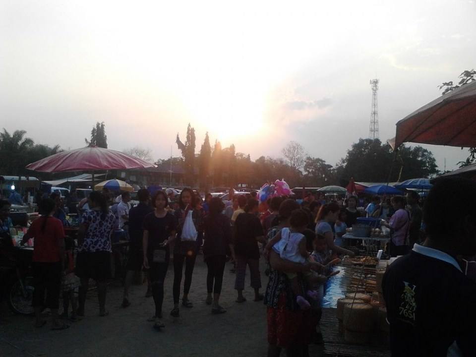 ตลาดบ้านโนนตูม ผึ่งแดด มุกดาหาร