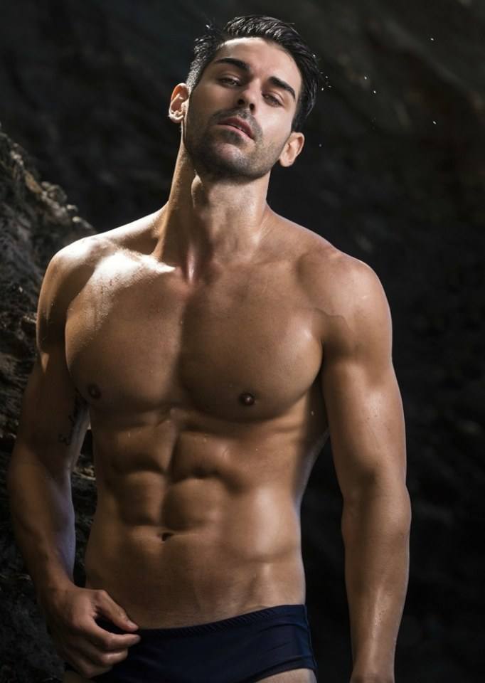 Hot guy in underwear 211