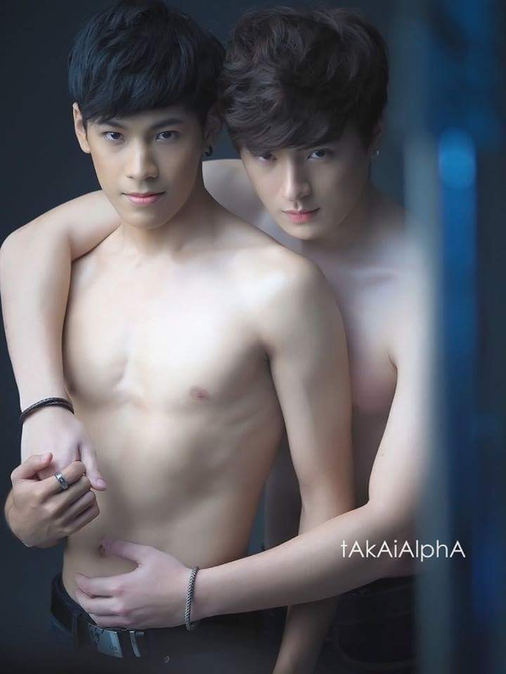 กระแสแรงจัด ! &ldquo;คริส-สิงโต&rdquo; ลงปกแอตติจูด เล่ม พ.ย.แฟนคลับหาซื้อไม่ได้ บุกหาทุกแผง กลัวอดฟิน !