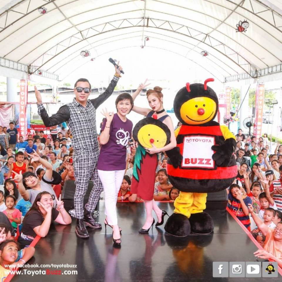 ขวัญ อุษามณี ที่ โตโยต้าบัสส์ สาขาเพชรเกษม 88