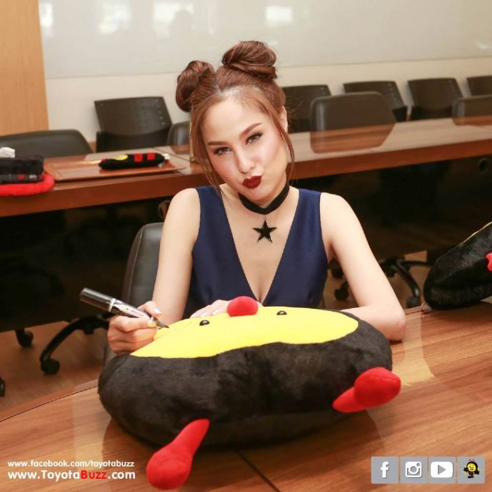 ขวัญ อุษามณี ที่ โตโยต้าบัสส์ สาขาเพชรเกษม 88