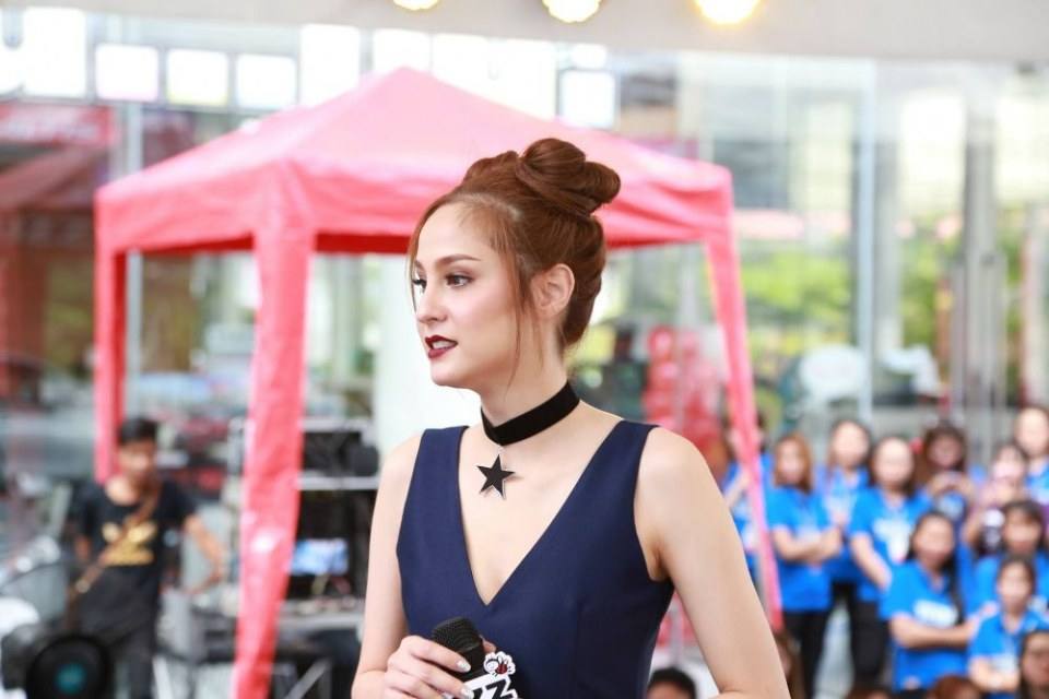 ขวัญ อุษามณี ที่ โตโยต้าบัสส์ สาขาเพชรเกษม 88