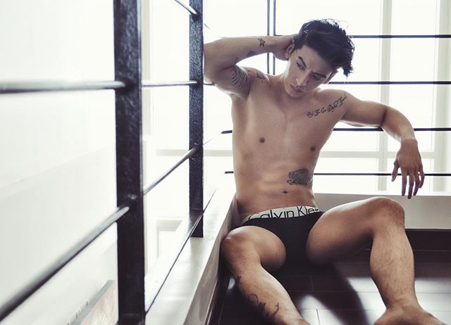 หนุ่มลูกครึ่งสุดแซ่บ Zie Naval