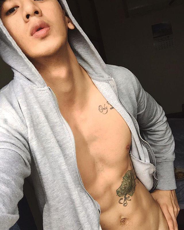 หนุ่มลูกครึ่งสุดแซ่บ Zie Naval