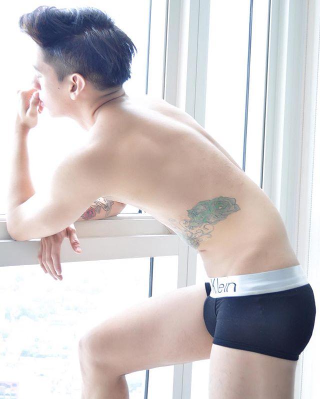 หนุ่มลูกครึ่งสุดแซ่บ Zie Naval