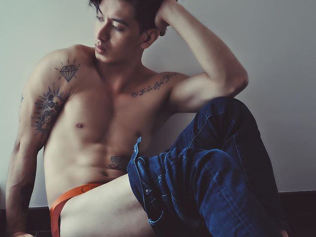 หนุ่มลูกครึ่งสุดแซ่บ Zie Naval