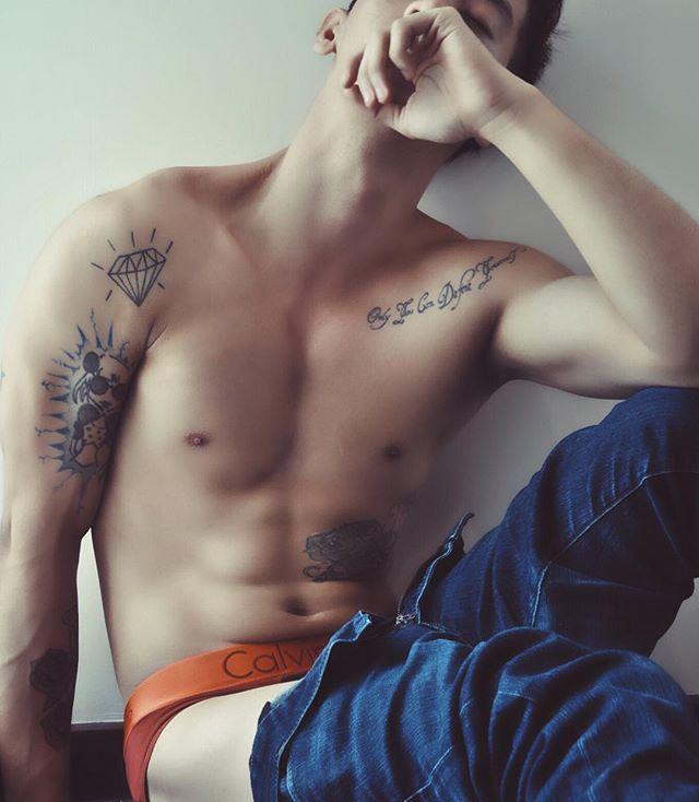 หนุ่มลูกครึ่งสุดแซ่บ Zie Naval