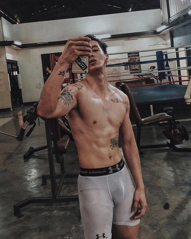 หนุ่มลูกครึ่งสุดแซ่บ Zie Naval