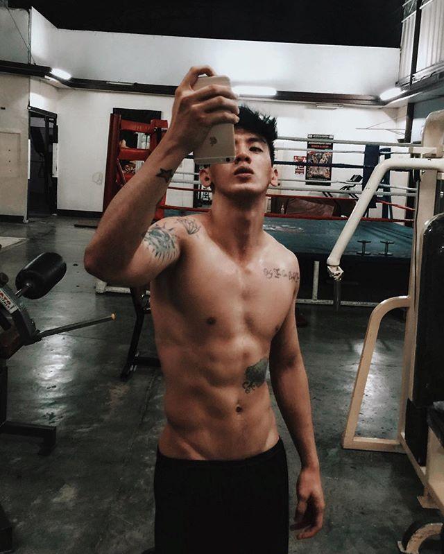 หนุ่มลูกครึ่งสุดแซ่บ Zie Naval