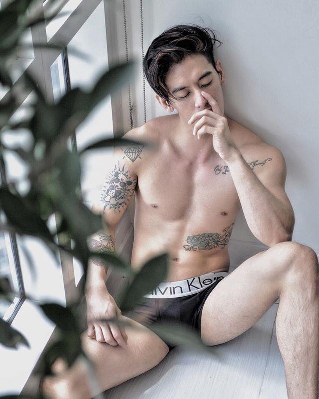 หนุ่มลูกครึ่งสุดแซ่บ Zie Naval