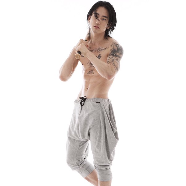 หนุ่มตี๋มาดเซอร์ Jake Choi