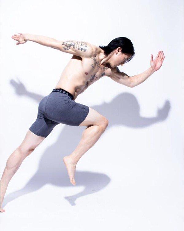 หนุ่มตี๋มาดเซอร์ Jake Choi