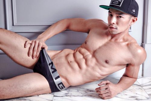 [#iGaysMeg 009] ปลายฉ่ำหนังสือแฉะ (18+)