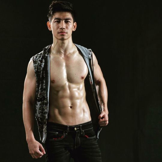 Mister Global Myanmar 2016 Linn Maung