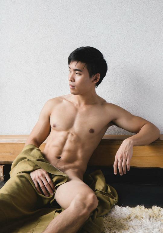 [#iGaysMeg 012] ปลายฉ่ำหนังสือแฉะ (18+)
