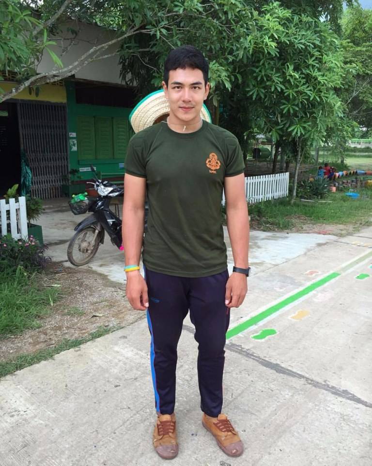 กอดหน่อยจิ