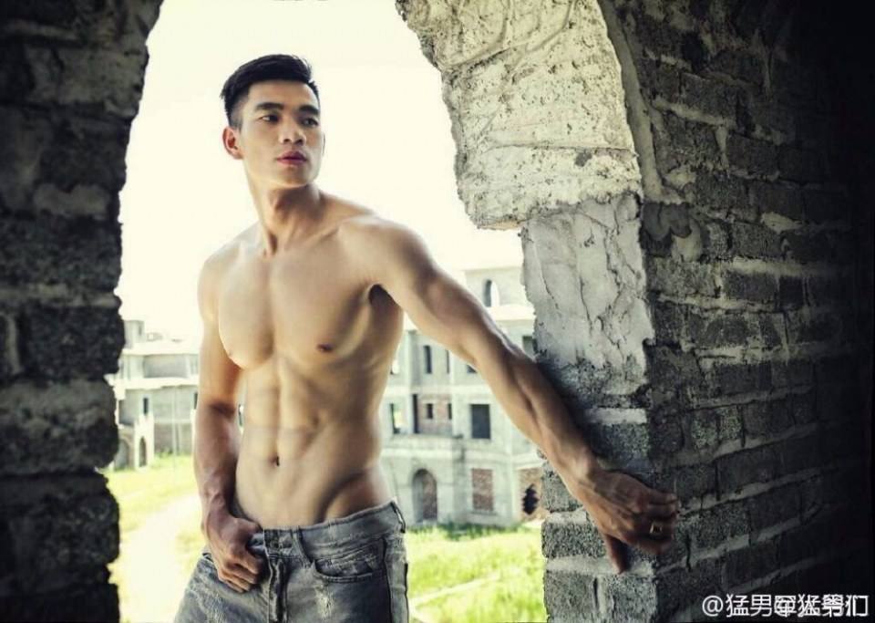 ล่ำกล้ามแน่น