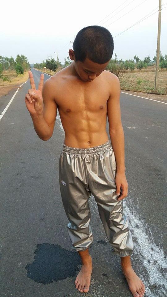 หนุ่มๆ นร.รร.กีฬา # 14