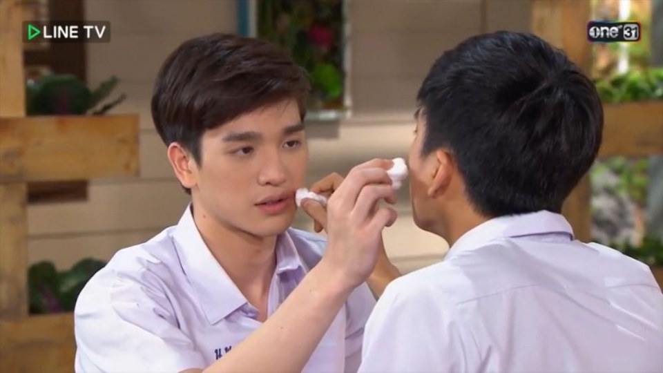 2 นักแสดงหนุ่มหน้าใส หล่อแซ่บทะลุจอ "ชัดแจ้ง & เอิร์ธ" คู่จิ้นมาแรงส่งท้ายปี 2016