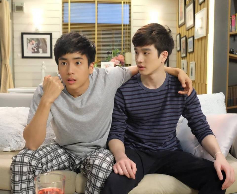 2 นักแสดงหนุ่มหน้าใส หล่อแซ่บทะลุจอ "ชัดแจ้ง & เอิร์ธ" คู่จิ้นมาแรงส่งท้ายปี 2016