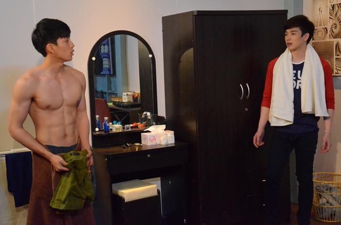 2 นักแสดงหนุ่มหน้าใส หล่อแซ่บทะลุจอ "ชัดแจ้ง & เอิร์ธ" คู่จิ้นมาแรงส่งท้ายปี 2016
