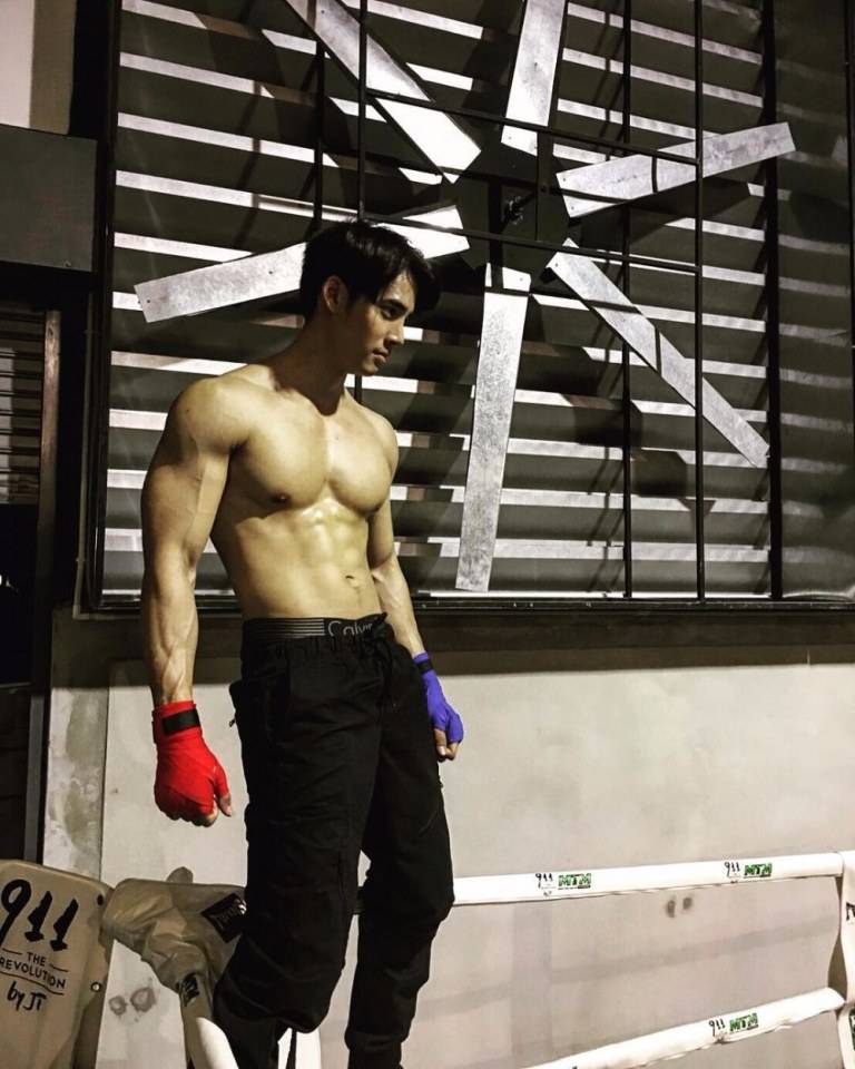 เด่นคุณ""กล้ามน่าจัง