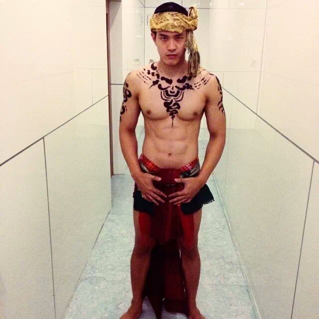 ผาเหรดผู้ชายหล่อล่ำ 1,447