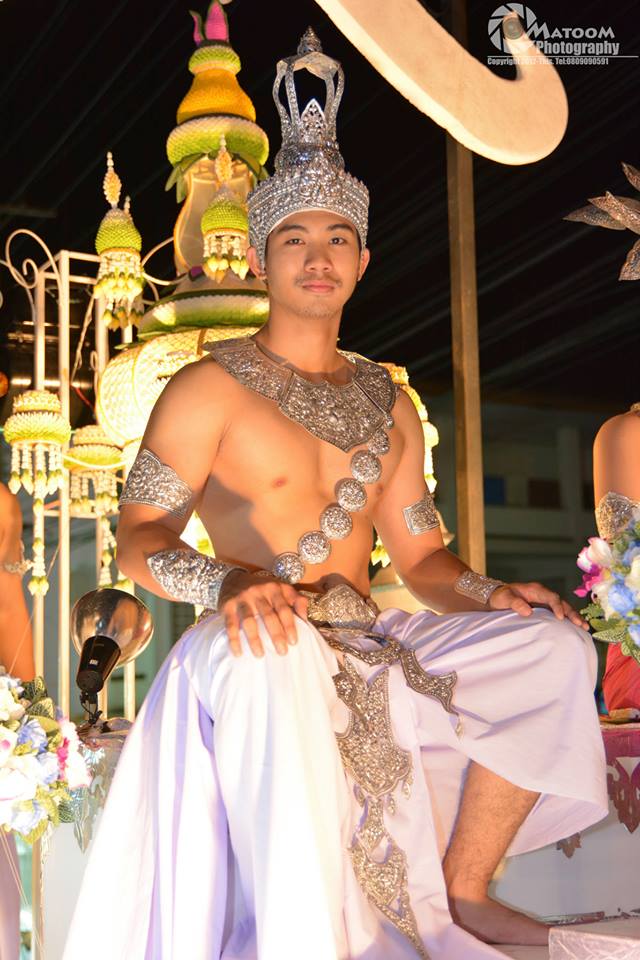 ผาเหรดผู้ชายหล่อล่ำ 1,447