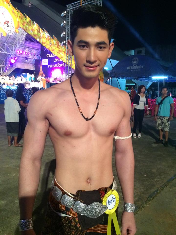 ผาเหรดผู้ชายหล่อล่ำ 1,447