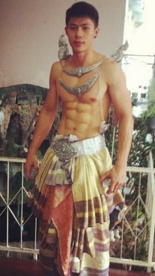 ผาเหรดผู้ชายหล่อล่ำ 1,447