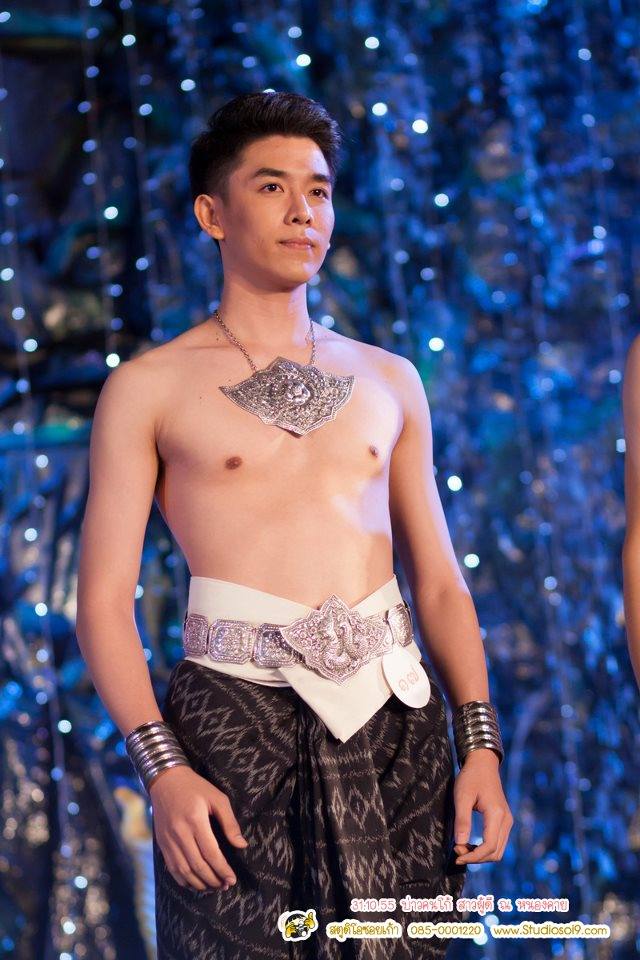 ผาเหรดผู้ชายหล่อล่ำ 1,447